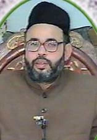 Maulana Sadiq Hasan, photographed mid-lecture
